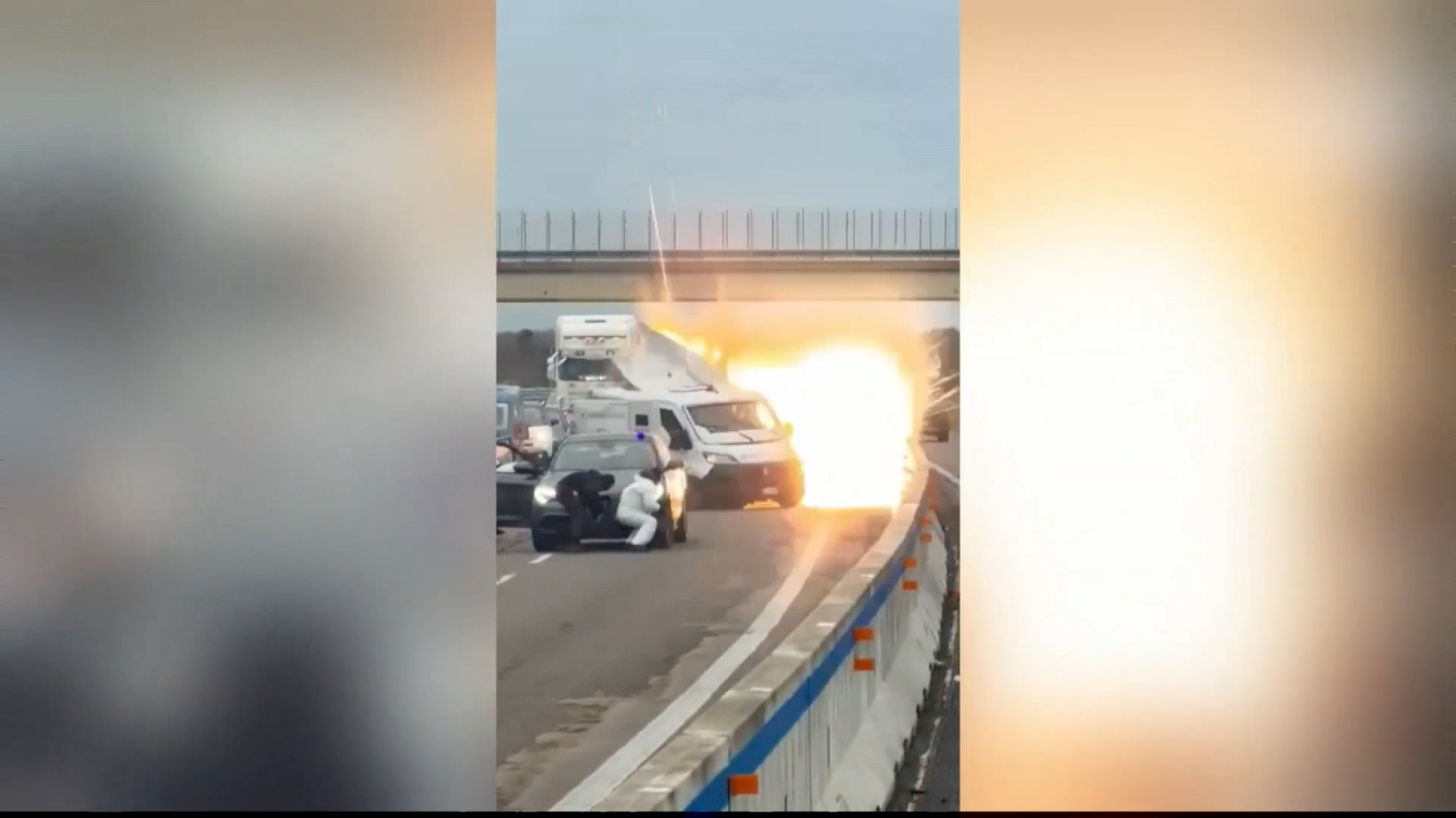 Chaotic scenes in Italy: Masked armed robbers blow up cash transporter on motorway