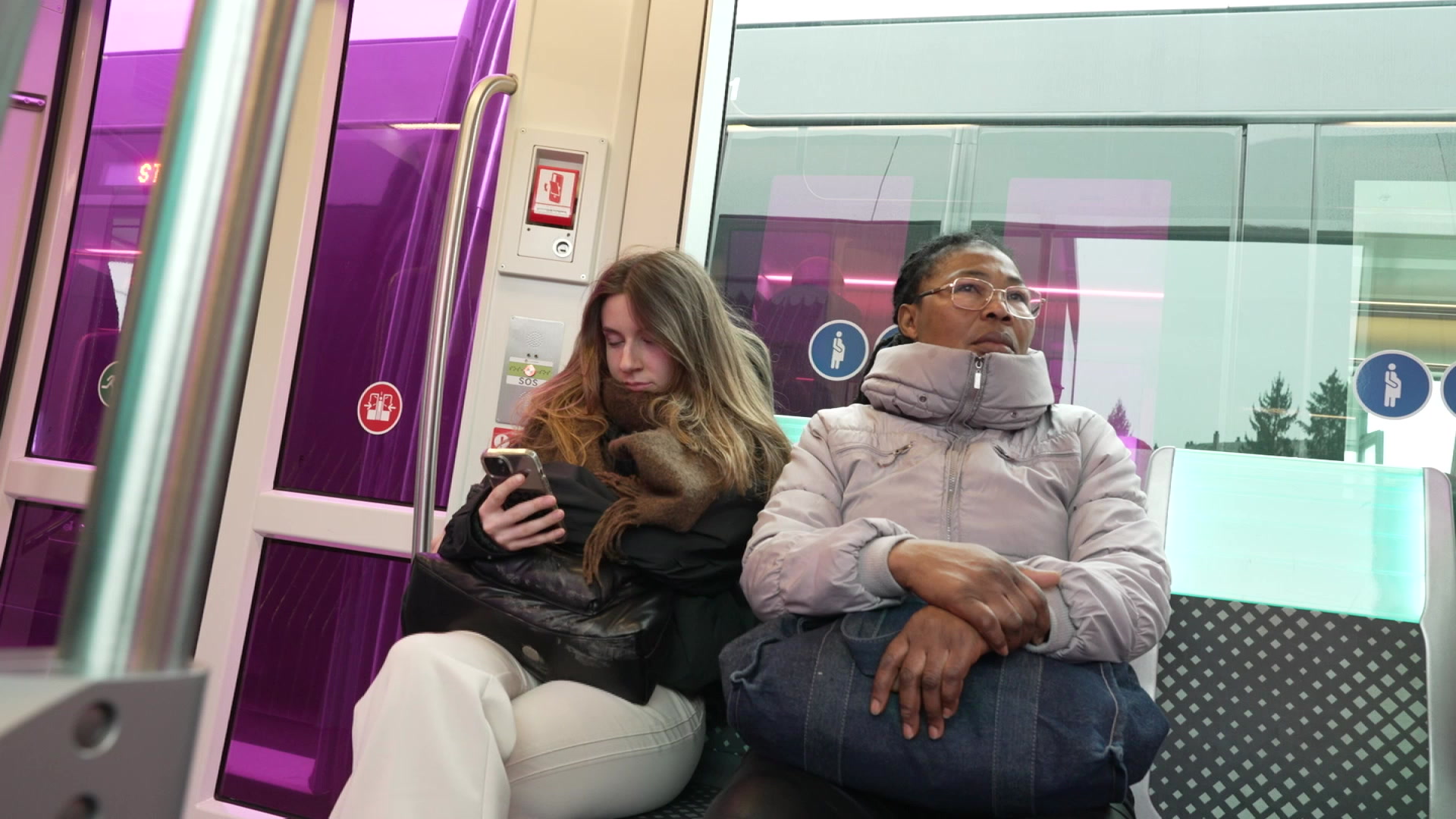 Sound on: Loud music on public transport: Why no one speaks up