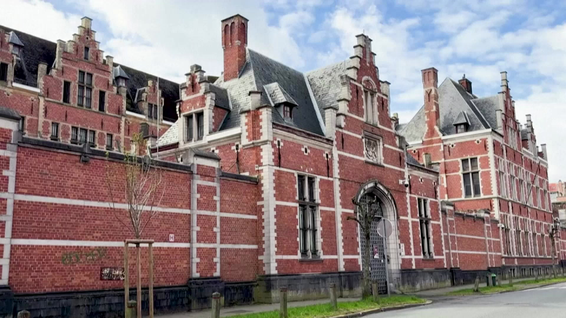 Prisong vu Forest zu Bréissel: Ëffentlech Toure werfen d'Fro vun der Iwwerpopulatioun am Prisongsssystem op