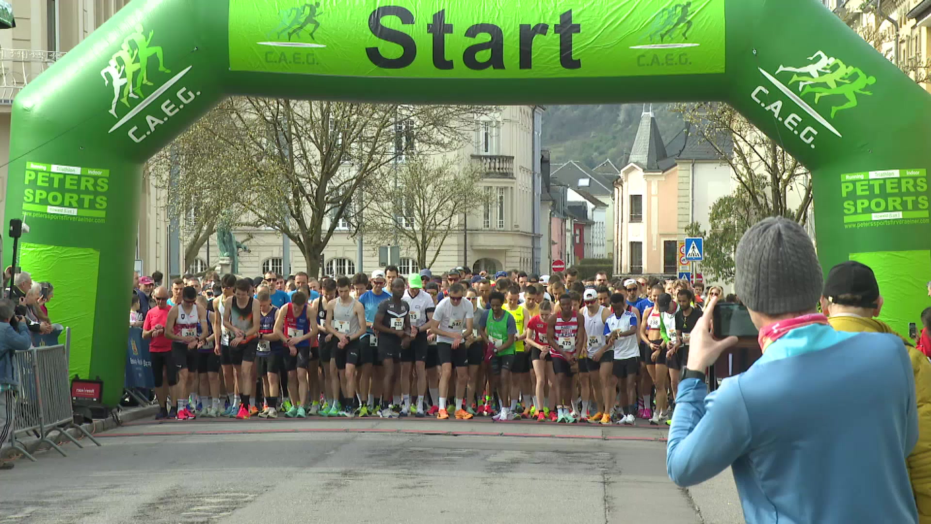 Kleng a Grouss ware mat derbäi: E Méindeg war zu Maacher nees den traditionellen Ouschterlaf