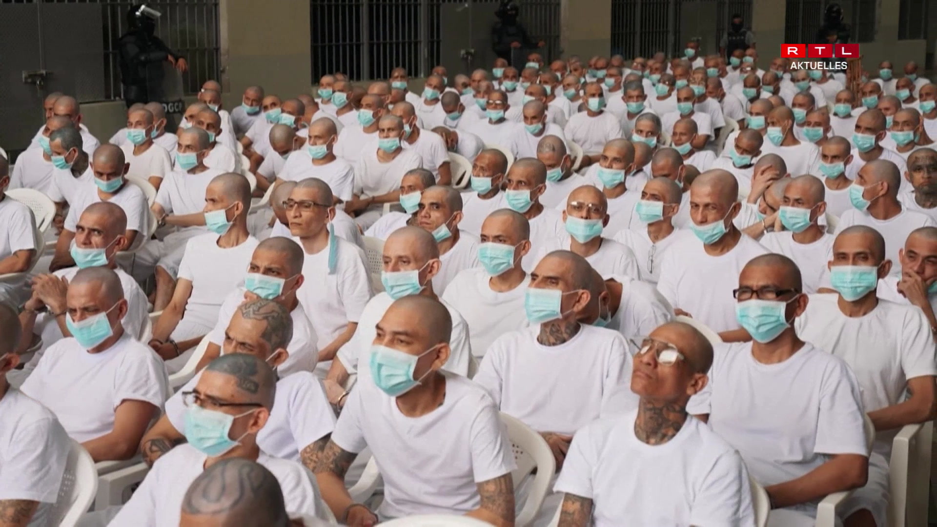 El Salvador: Knapp 500 presuméiert Gang-Membere kréie collective de Prozess gemaach