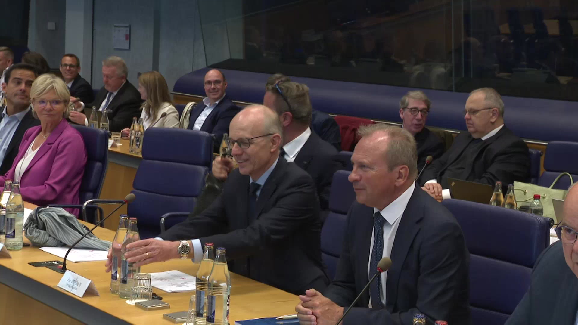 Éischt Reunioun vun der Tripartite: Am schlëmmste Fall eng Rezessioun an 3 Indextranchë bis September 2027
