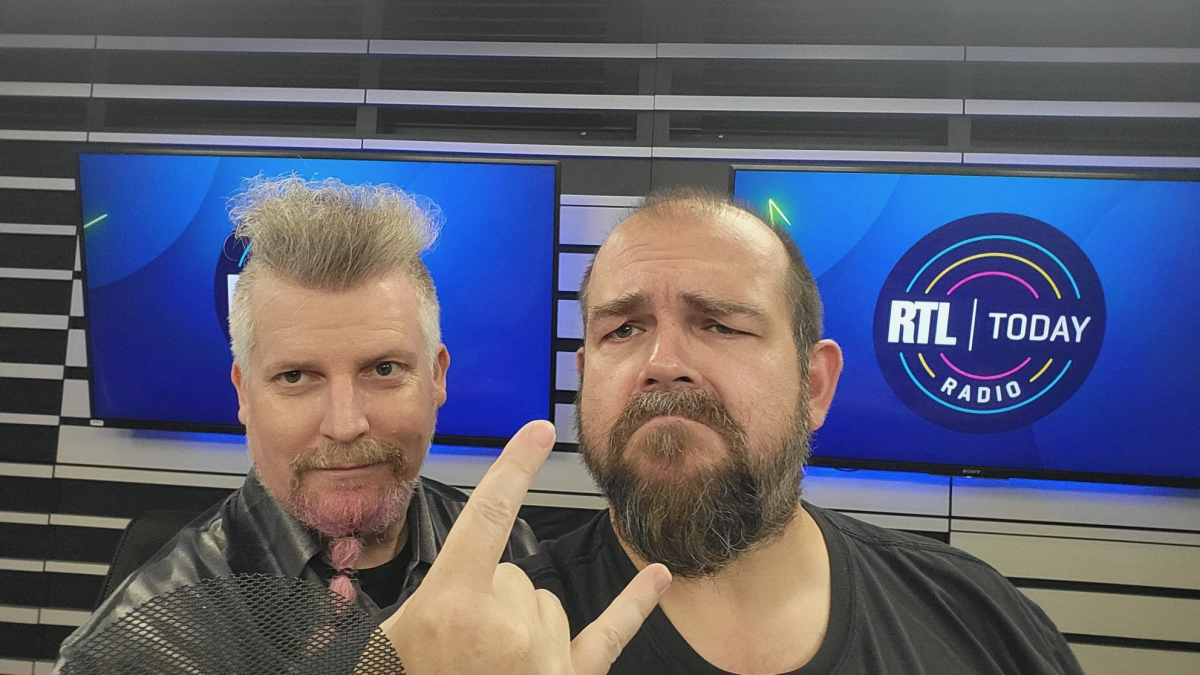 Desdemonia singer Tom on the DB3 Show!