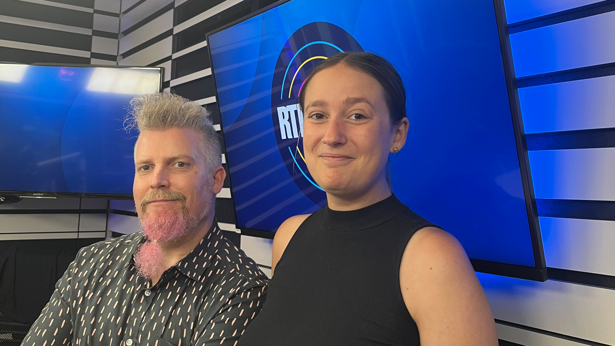 Florence Besch chats & performs on the DB3 Show!
