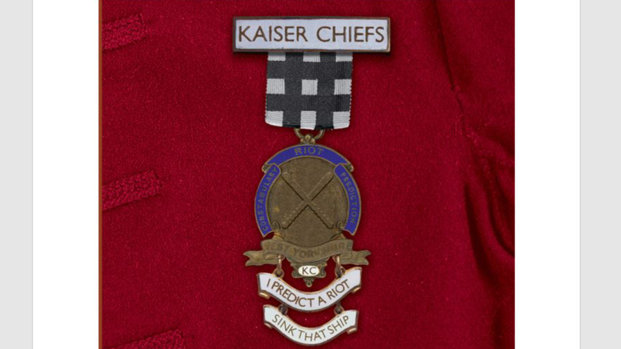 Song 2: Kaiser Chiefs - I Predict A Riot (S.2 Ep.21)