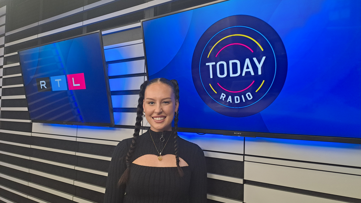 Olivia Cox: singer-songwriter