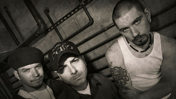 Song 2: House Of Pain - Jump Around (S.4 Ep. 3)