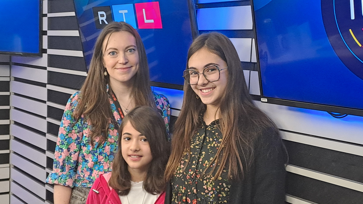 Marie-Emily(9) and Milena(12) read their creative writing