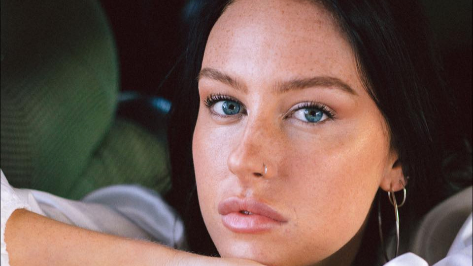 Olivia Cox drops in to chat about her new single!