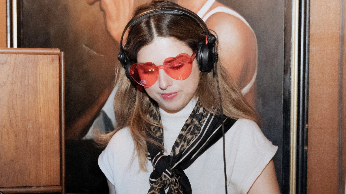 Indie Groove: A Dancefloor Voyage with NouchKat