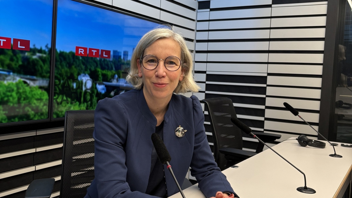 Sam Tanson: Meenungsfräiheet ass "schreiwe wat ee wëll", mee och "geäntwert kréien"