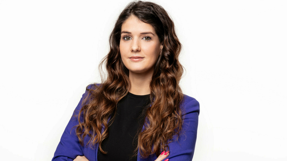 Rosa Clemente: D'Nelke-Revolutioun, de verkéierte Wee!