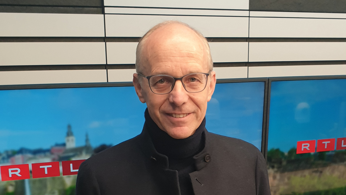 Luc Frieden: "Jo, ech misst méi um Terrain sinn"