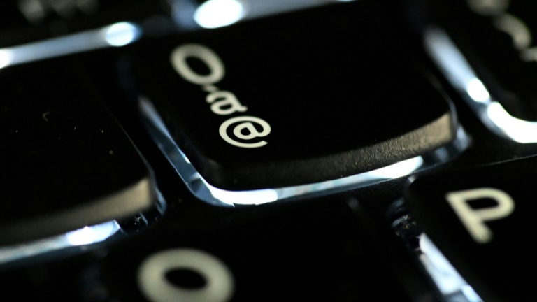 Hitmaschinn 1971: E-Mail