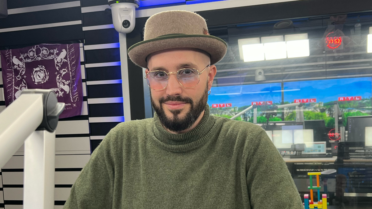 Jojo Wagner: Scheppe Siwen's Manifestio 2.0 with fire, tattoos, piercing ... and music!