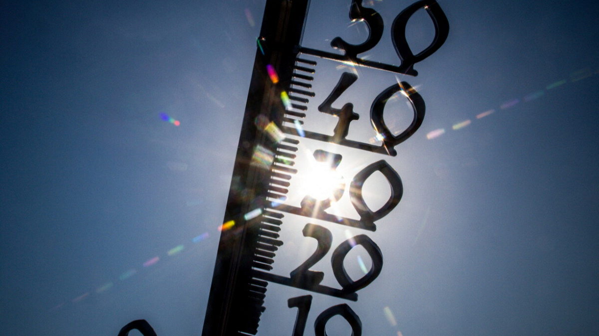 Canicule um Chantier: Sécherheet geet vir – mee d'Hëtzt dréckt op de Rendement