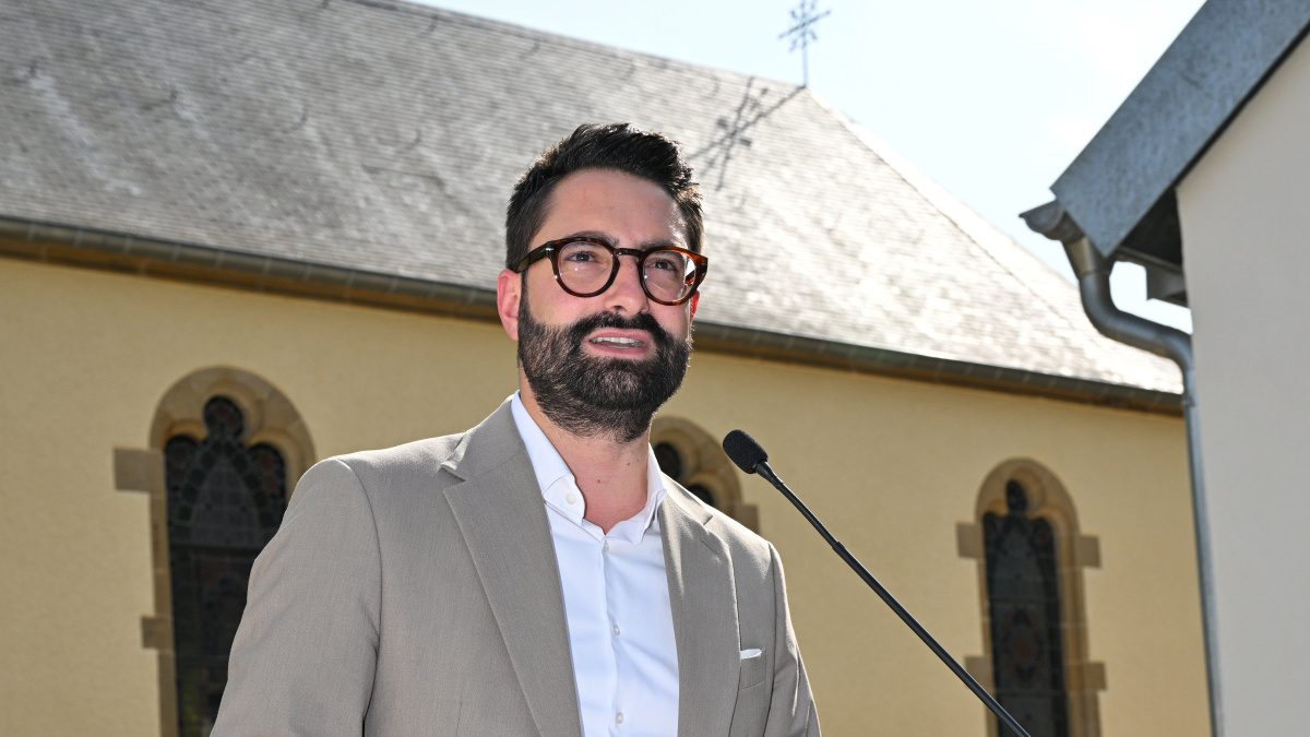 Mam Kulturminister Eric Thill op der Randonnée touristique et culture