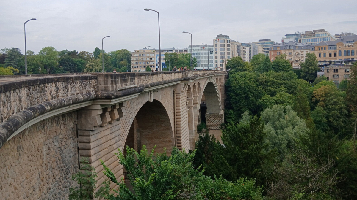 Fir de gudden Zweck : Scoute verkafe fréier Deeler vum Pont Adolphe