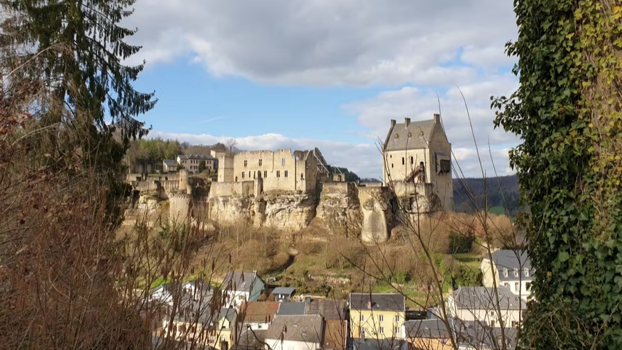 Ënnerwee um L2 an der Fiels - Bësch, Buergen a schéi Vuen